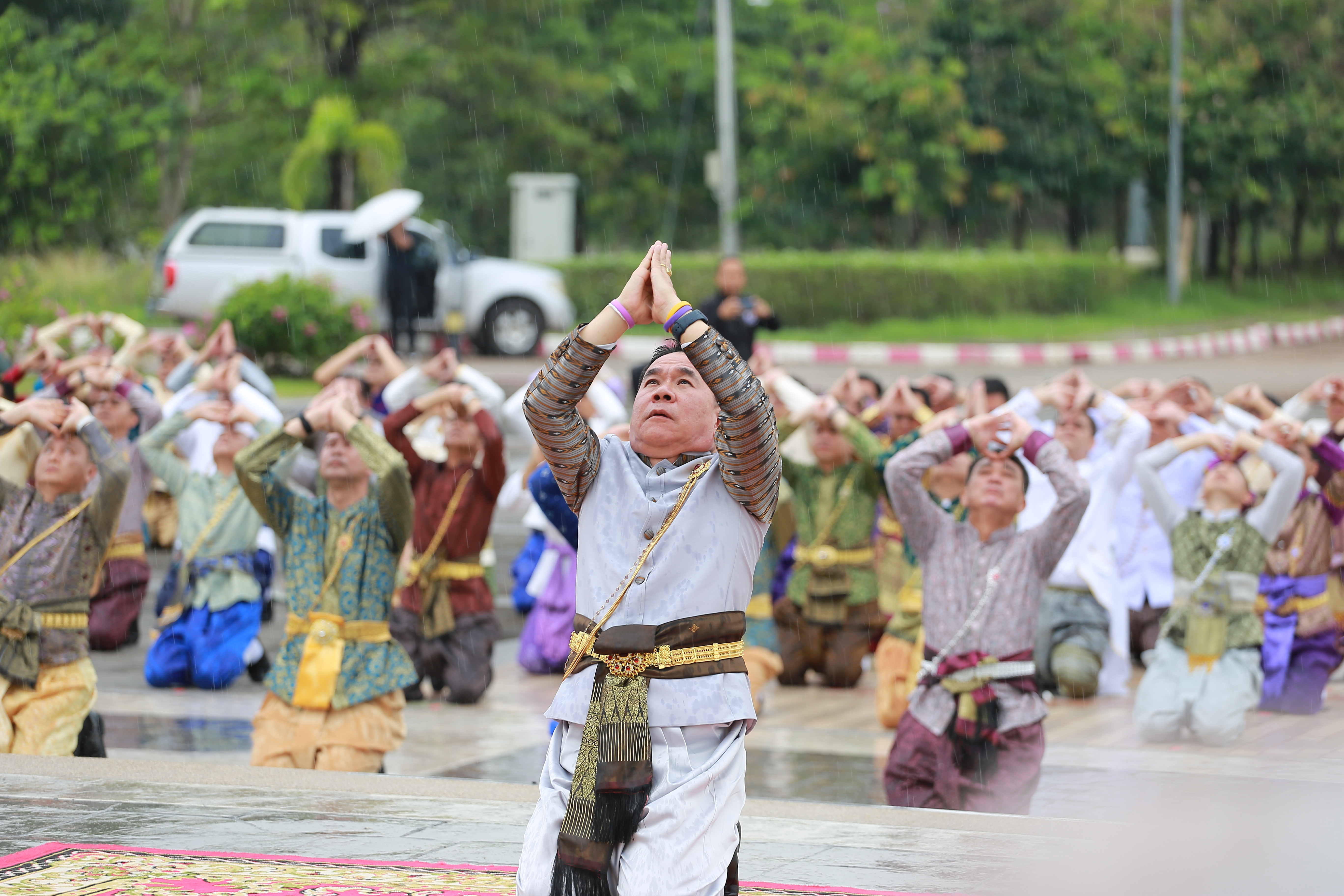 title - ร่ามพิธีถวายบังคมพระบรมราชานุสาวรีย์ พระบาทสมเด็จพระจุลจอมเกล้าเจ้าอยู่หัว (รัชกาลที่ 5) ภายใต้แนวคิด 